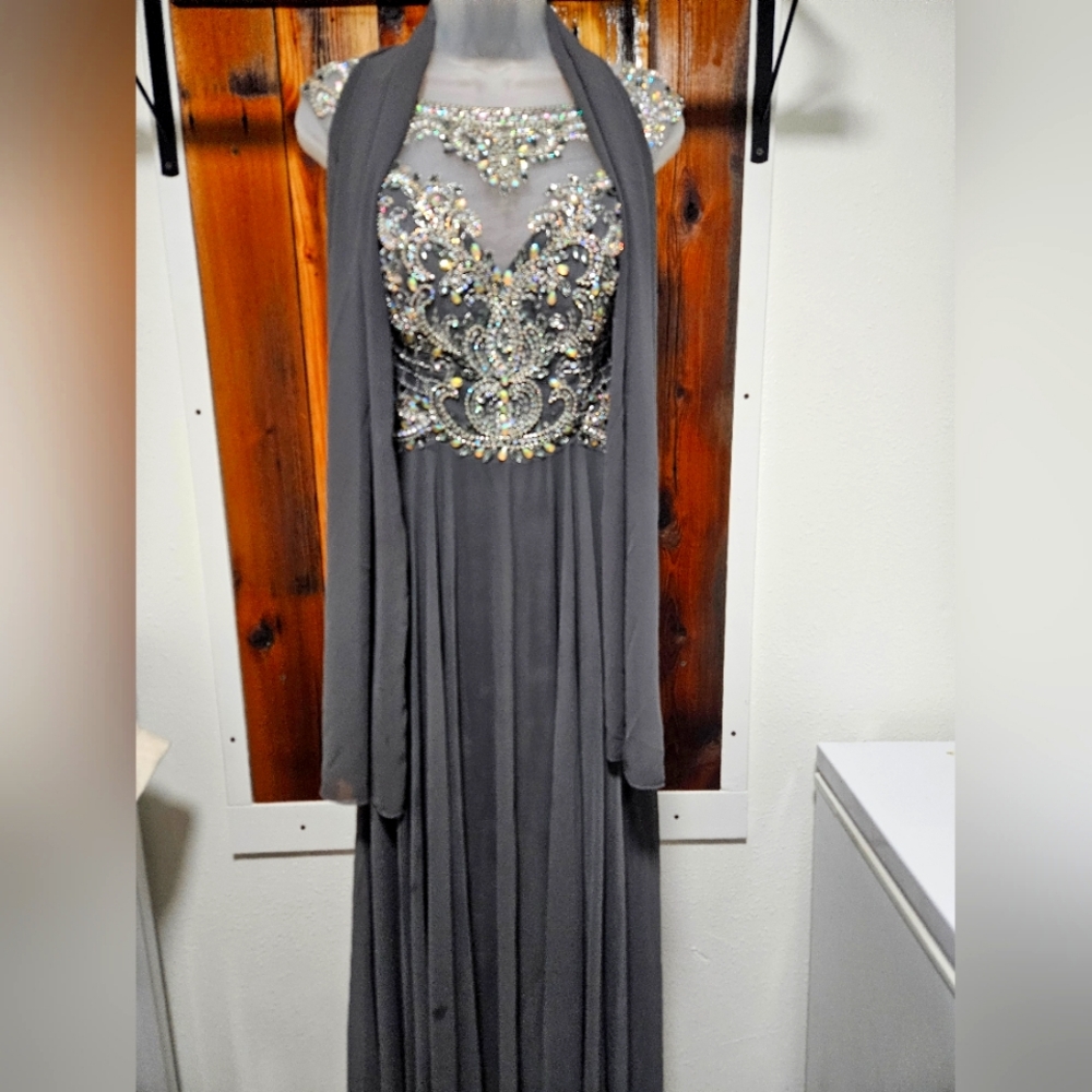 Gorgeous NWT Elizabeth K GLS Gray Lace and Sequin Long Dress with Scarf